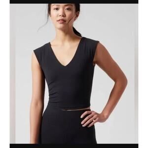 NWOT Athleta Vita Free Cropped V-Neck Tank in Black Size Medium